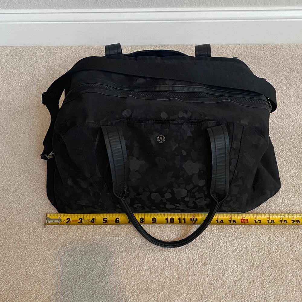 Lululemon Stylish Black Unisex Duffle Bag/Backpack Set - Picture 3 of 16
